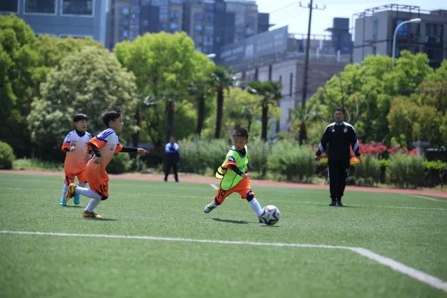 国王与马刺交易 搭次轮+现金送走场均7分侧翼